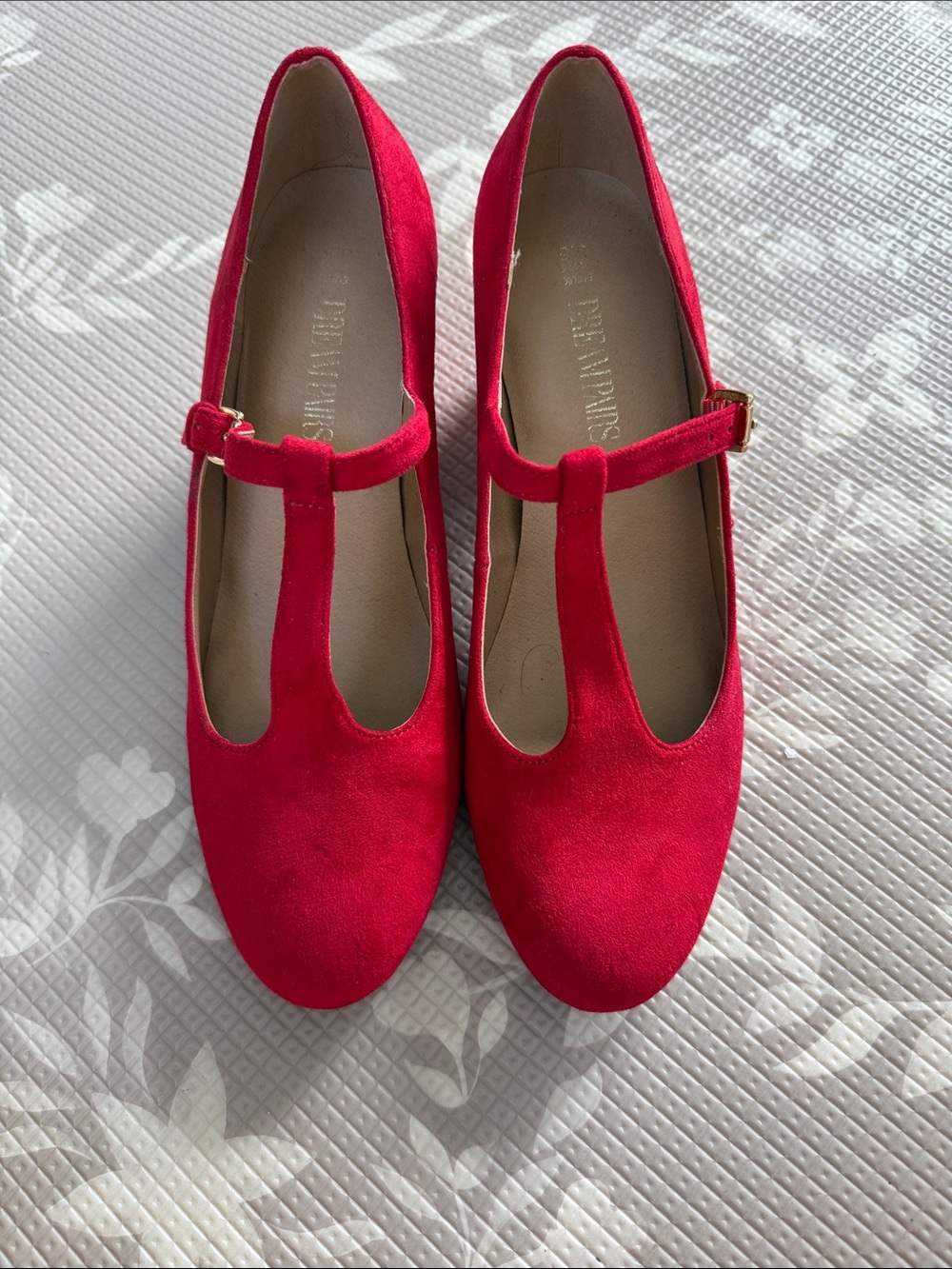 Women's Size 8.5 Red T-Strap Classic Suede Look Heels